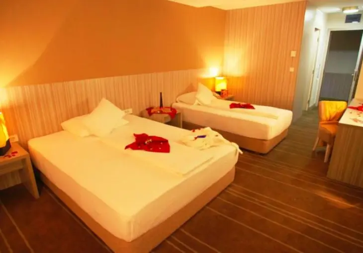 HOLLYWOOD HOTEL 4 YILDIZLI